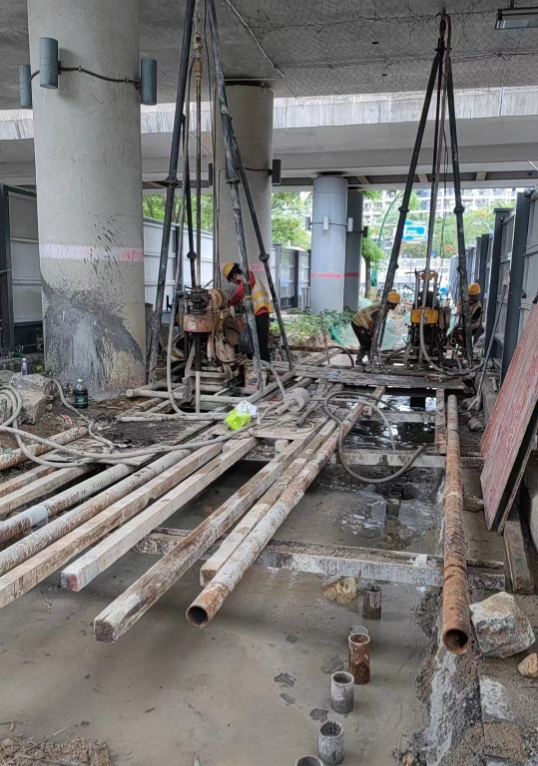 深圳东部华侨城充电站 华筑天下狭窄空间微型桩基础施工.png